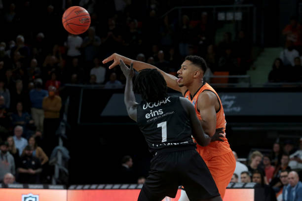 在此场比赛 在此场比赛