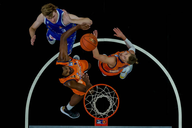 詹姆斯传球 詹姆斯传球