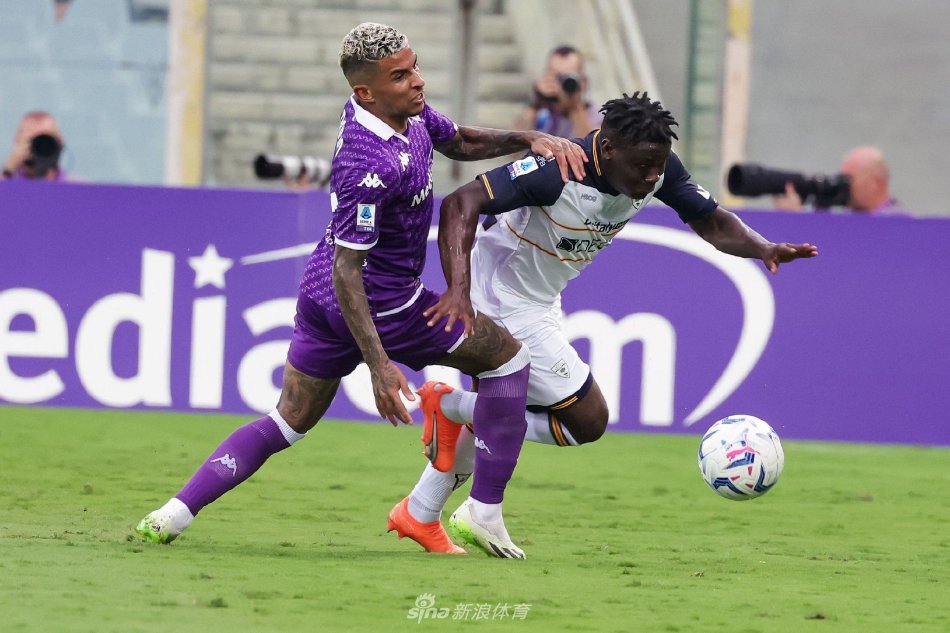 让整个足坛 让整个足坛