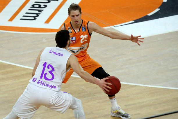 昂首晋级半 昂首晋级半